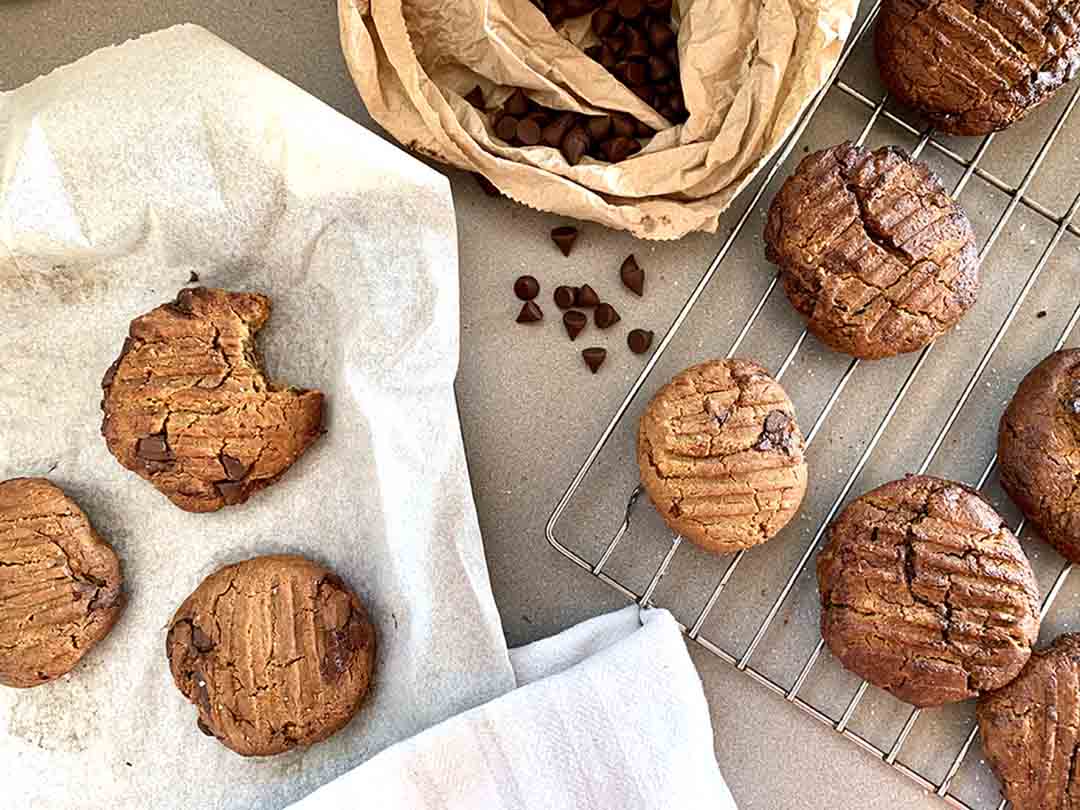 chickpea peanut dark chocolate chip cookies